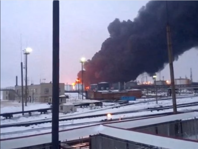 Russ olieraffinaderij bij Brjansk on fire