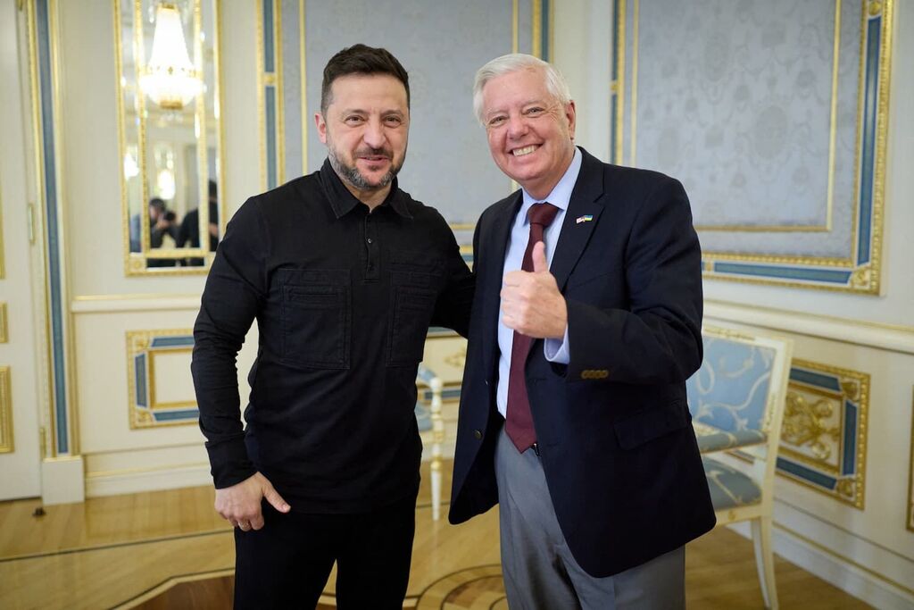 Volodymyr Zelensky with late US Senator Lindsey Graham, after whom the new sanctions law was named. Graham was Ukraine's closest ally within the Republican party. Photo: Ukrainian Presidential Press Service / ANP / AFP Volodymyr Zelensky with late US Senator Lindsey Graham, after whom the new sanctions law was named. Graham was Ukraine's closest ally within the Republican party. Photo: Ukrainian Presidential Press Service / ANP / AFP