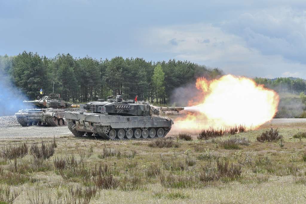Een Oekraïense T-64BM-tank en een Duitse Leopard-tank
