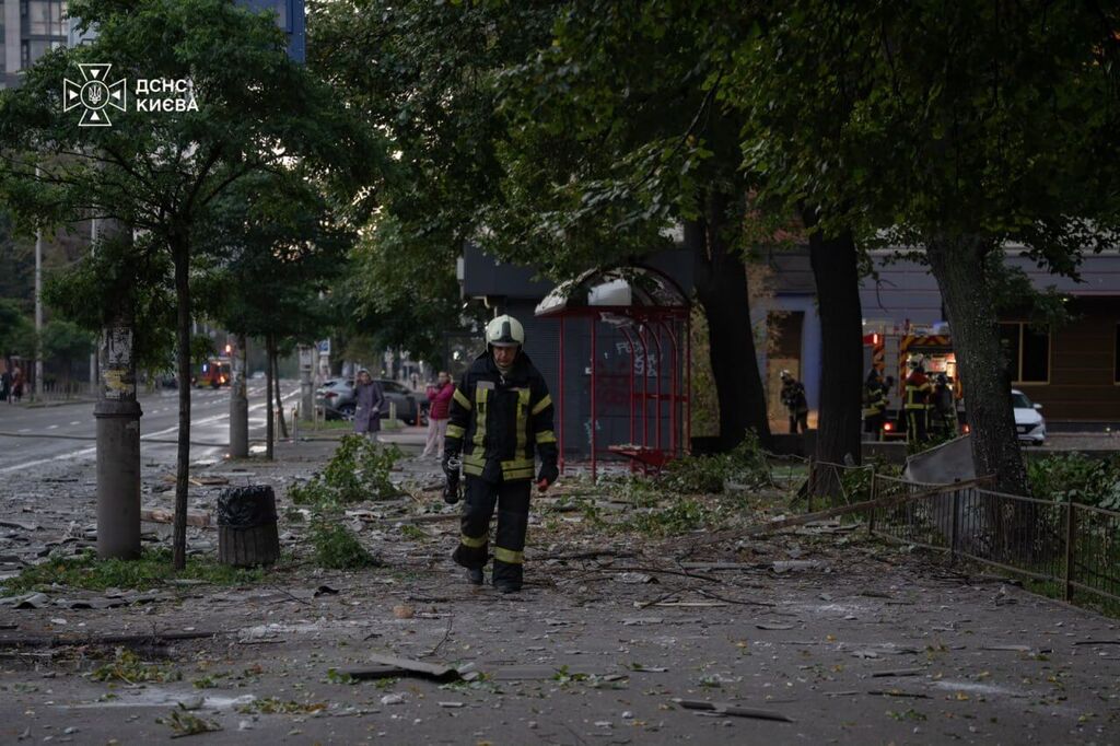 Medewerker van de Oekraïense brandweer in Kyiv. Foto: Volodymyr Zelensky / DSNS Kyiv / Telegram
